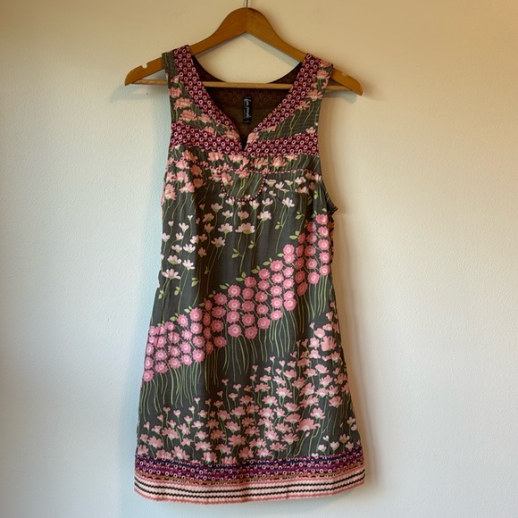 Free People Dresses & Skirts - Free People Pink/Multicolor Floral Shift Dress Size 2 Sleeveless Sweetheart Neck